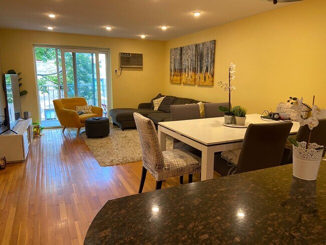 Building Photo - 50 Green St