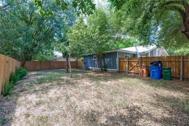 Building Photo - 2201 Deadwood Dr