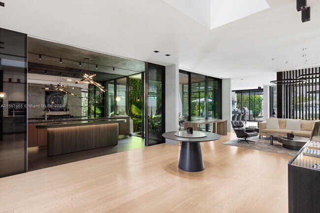 Building Photo - 500 W Dilido Dr