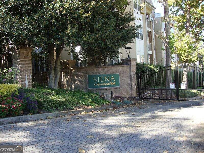 Primary Photo - 220 Renaissance Pkwy NE