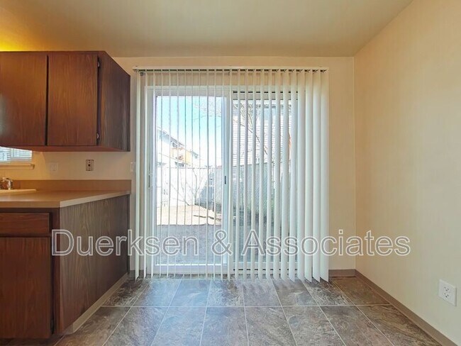 Building Photo - 2533 SW Pickford St