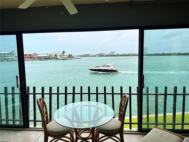 Foto del edificio - 868 Bayway Blvd