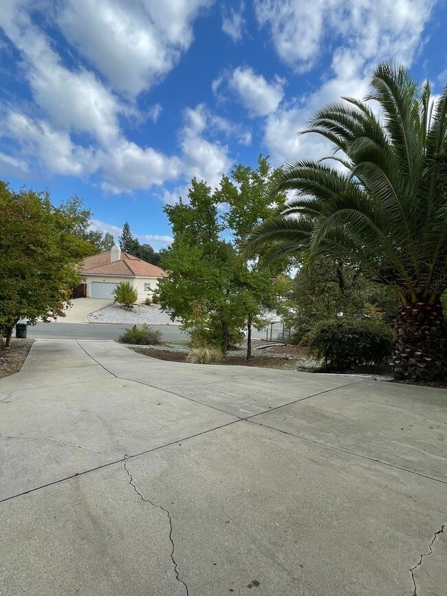 Foto del edificio - COUNTRY OAKS SUBDIVSION LARGE 3 BED 2 BATH...