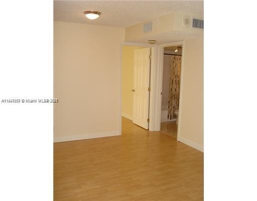 Foto del edificio - 17021 N Bay Rd