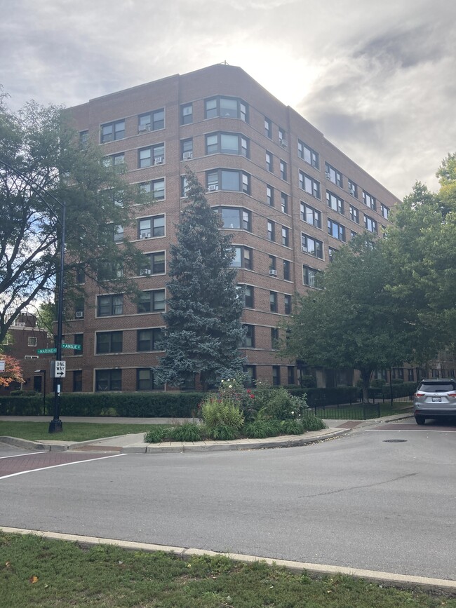 4880 North Marine Drive - 4880 N Marine Dr