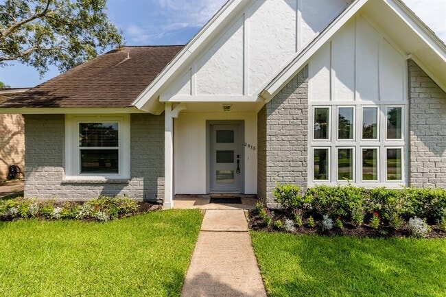 Building Photo - 2815 Field Line Dr