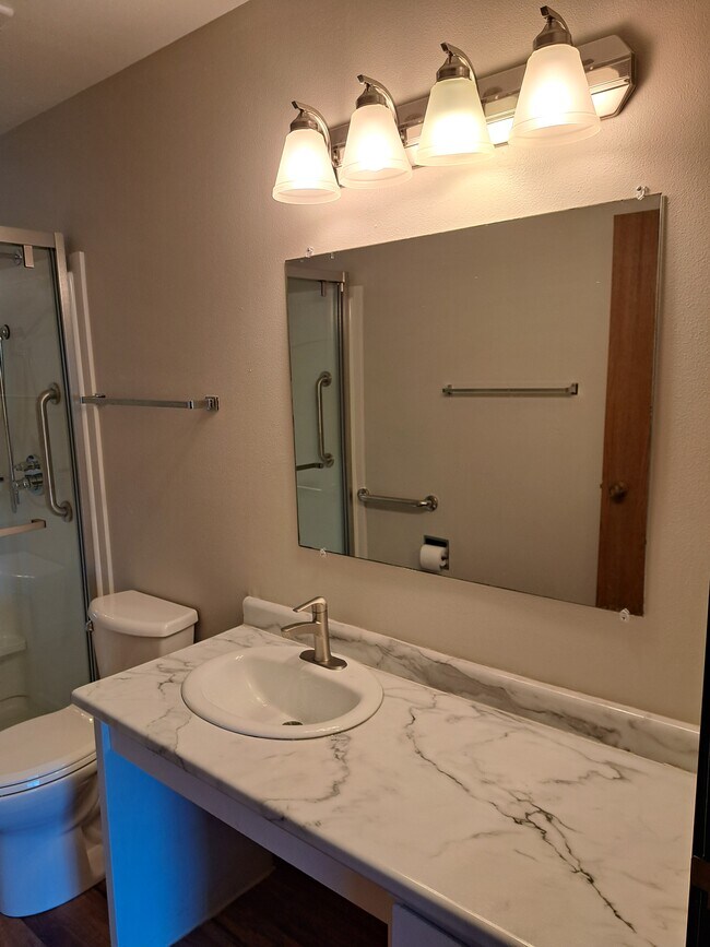 Foto del edificio - Bridgewood Apartments 907