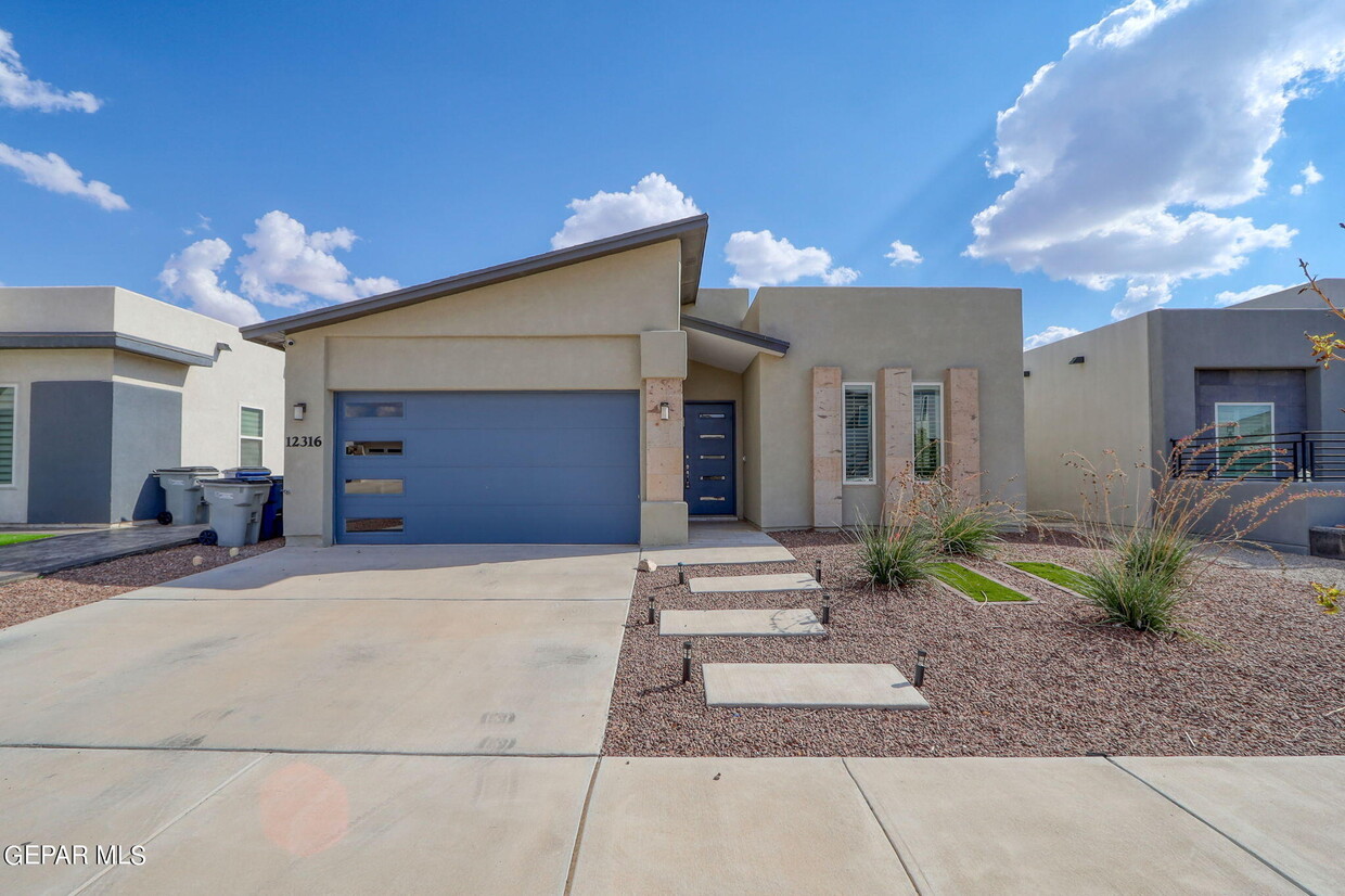 Foto principal - 12316 Desert Dove Ave