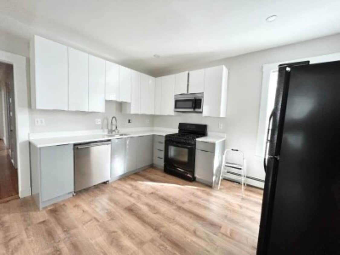 Primary Photo - 24 Willis St
