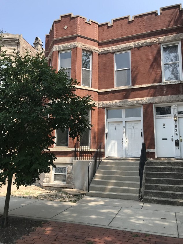 Primary Photo - 819 S Laflin St