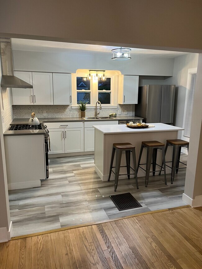 Building Photo - 432 W Muskegon Ave