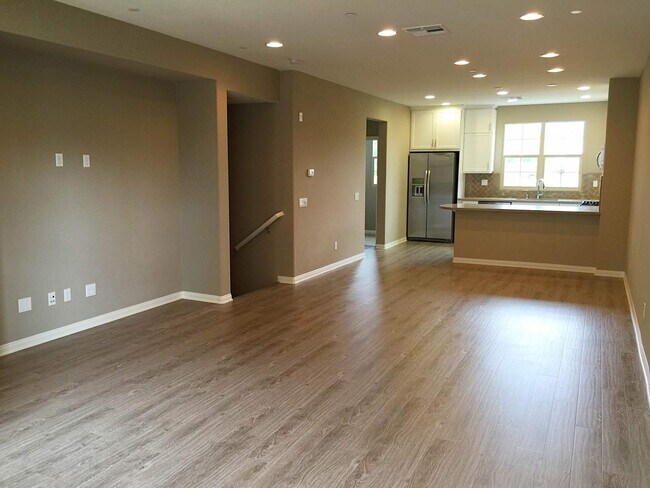Foto del edificio - Amazing 4 Bedroom/3.5 Bathroom Townhome