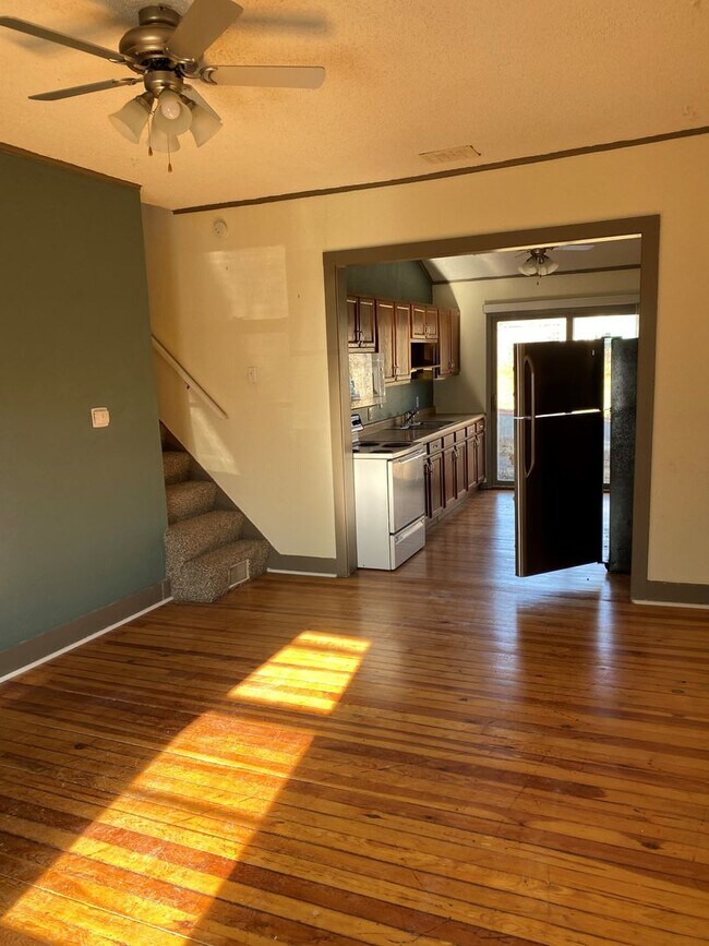 Foto del edificio - One Bedroom Apartment with Office Space for Rent