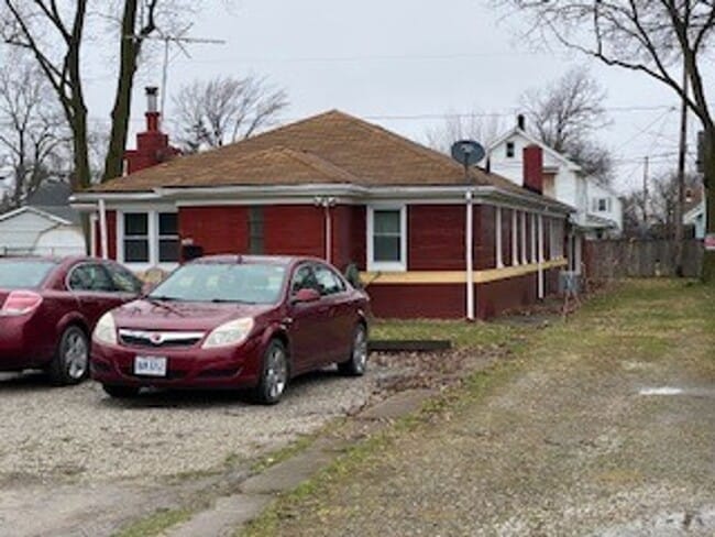 Building Photo - 5 Bed - 1.5 Bath Single Family Home in Lorain