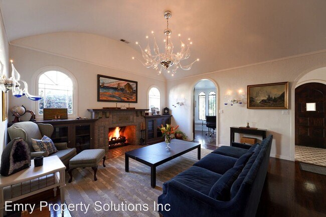 Building Photo - 6 br, 5 bath House - 1949 N Catalina St. L...
