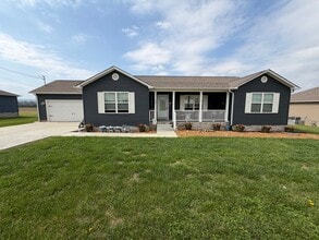 Building Photo - 605 Strawberry Dr