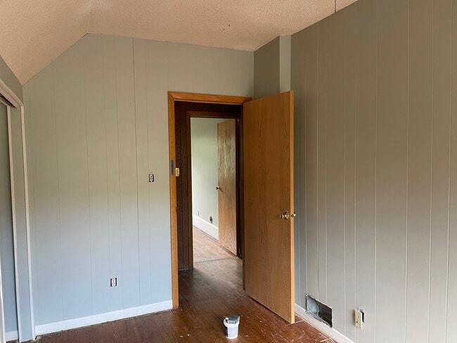 Building Photo - 5185 Samuelson Rd