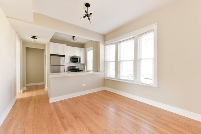 Building Photo - 3549 W Berteau Ave