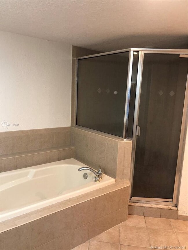 Three Bedroom unit in Victoria Park - Pine... - Three Bedroom unit in Victoria Park - Pine... Apartment