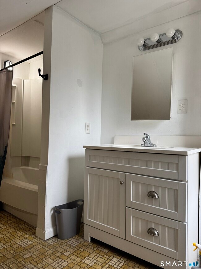 Foto del edificio - 57-59-59 Woodbridge Ave