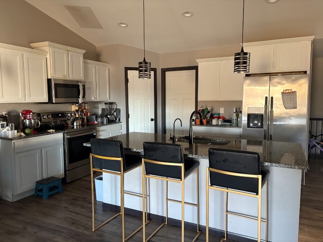 Building Photo - 1304 Legend Dr