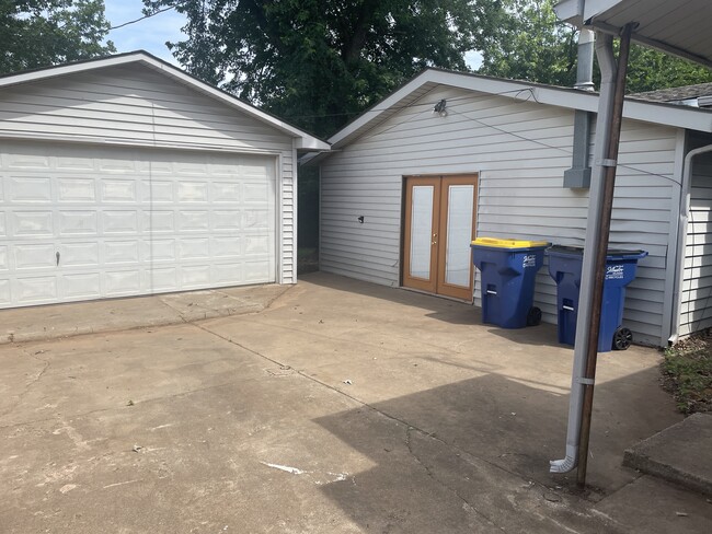 Building Photo - 613 S McFarland St