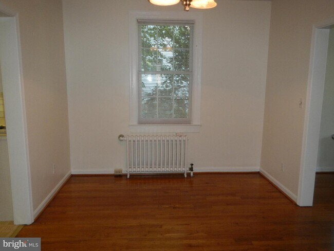 Foto del edificio - 4612 Maple Ave