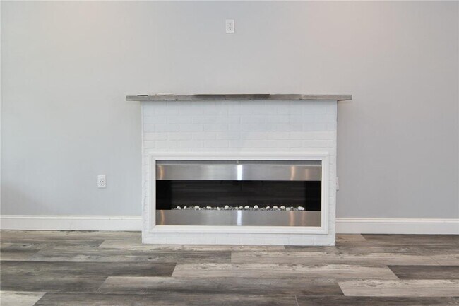 Building Photo - 304 N Walcott St