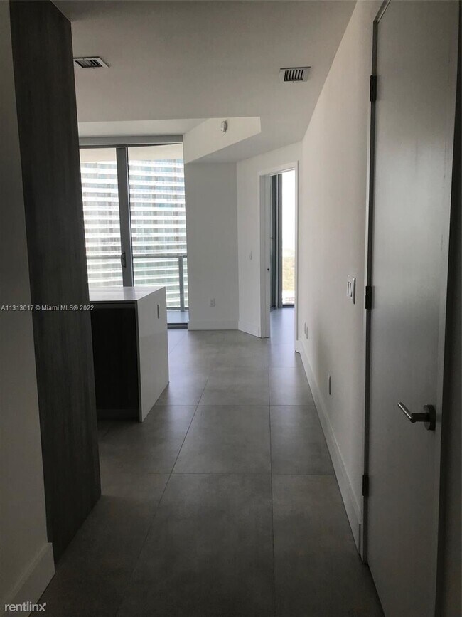 Building Photo - 2 br, 2.5 bath Condo - 2900 NE 7th Ave Uni...