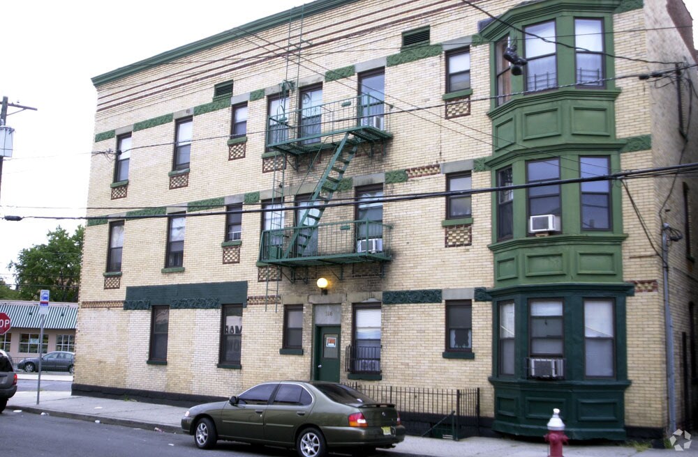 Foto del edificio - 326 Old Bergen Rd