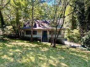 Building Photo - 665 Gregory Manor Dr SW