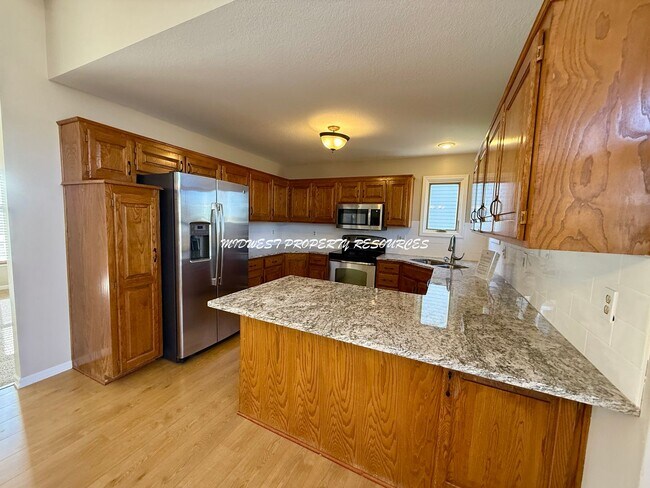 Foto del edificio - Stunning 3-Bedroom Home with Backyard Oasis!