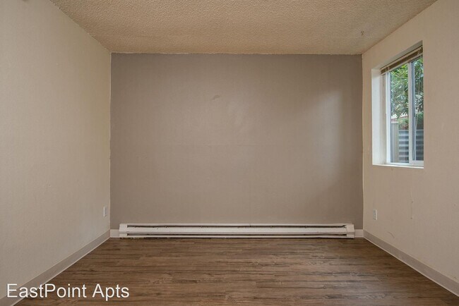 Foto del edificio - 12450-12530 S E Powell Ct