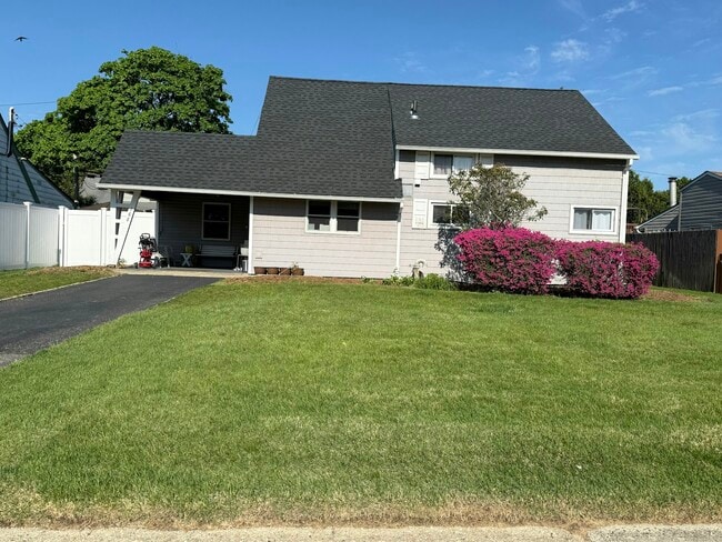 Photo - 168 Red Maple Dr E House