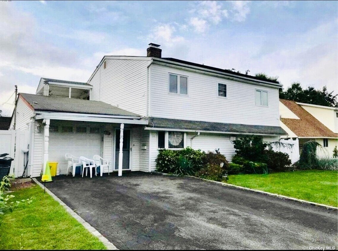 14 Ln, Hicksville, NY 11801 House Rental in Hicksville, NY