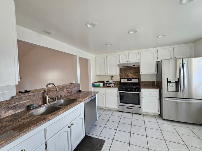 Building Photo - 5 Windwood