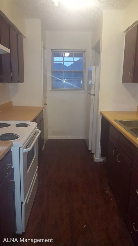 Foto del edificio - 819 Ross Ln