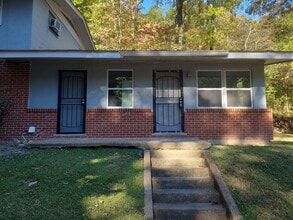 Building Photo - 715 Lupton Dr