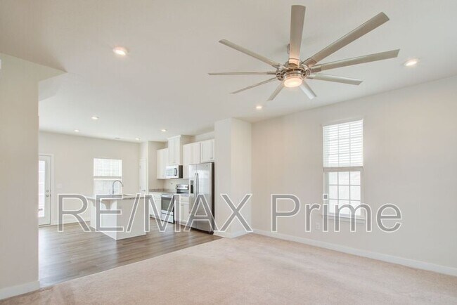 Foto del edificio - 255 Goldenstar Ln