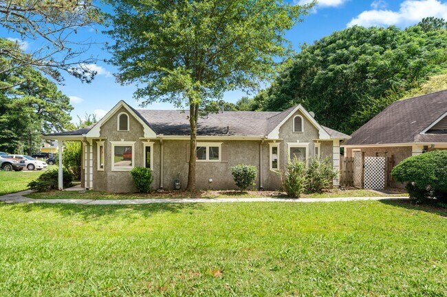 Photo - 2804 Briar Hill Ln SE House