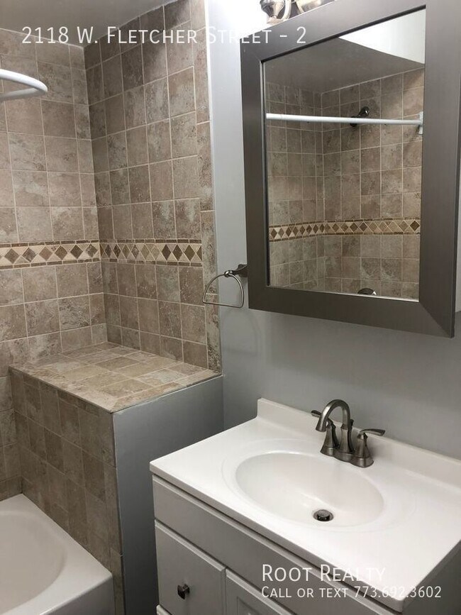 Foto del edificio - West Lakeview – Updated 2-Bdrm / 1-Bath – ...
