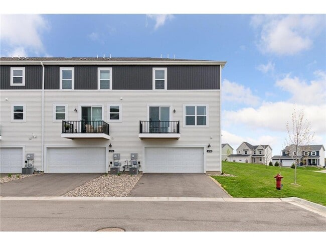 Building Photo - 4730 Bottlebrush Ln