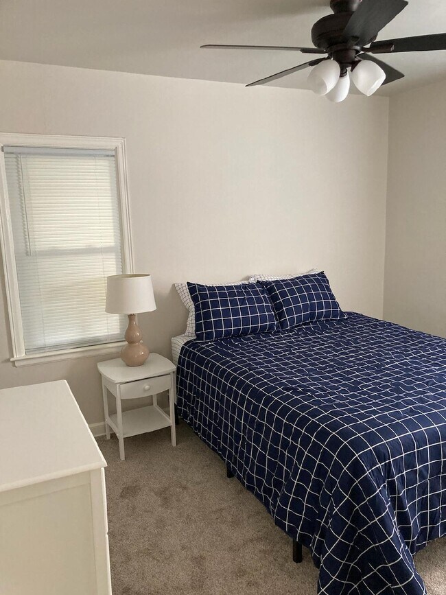 Dormitorio 2 - 754 W Winneconne Ave