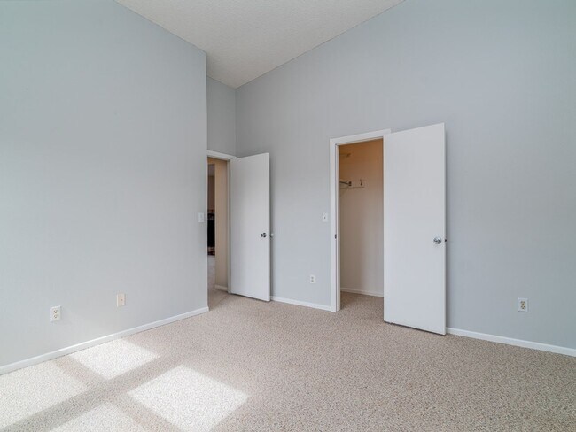 Building Photo - Westside Condo