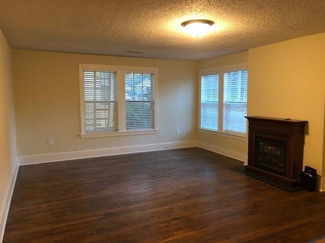 Building Photo - 142 Plainview St