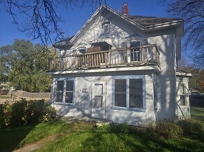 Building Photo - 406 N Bridge St