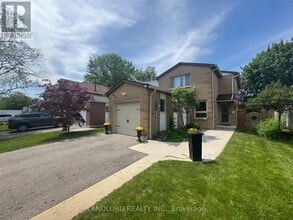 Building Photo - 833 Laurier Ave