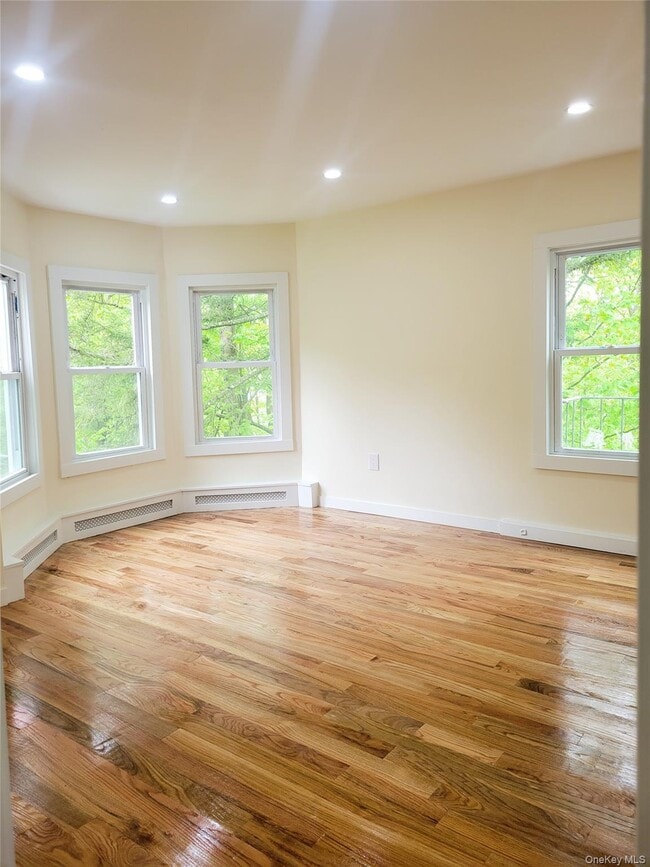 Foto del edificio - 12 Woodland Ave