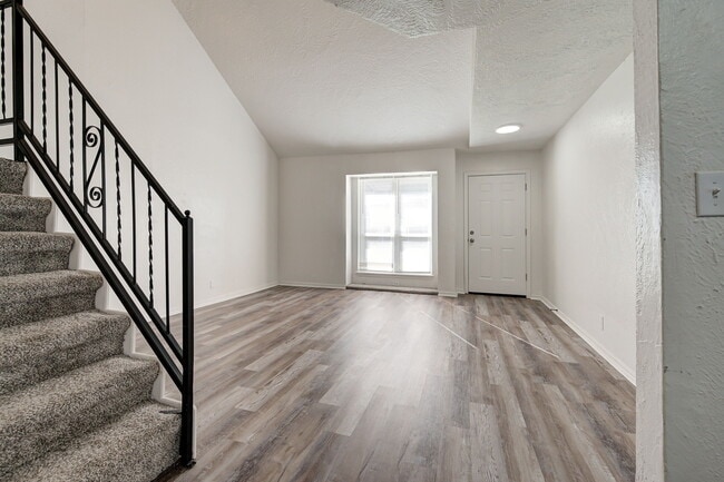 Photo - 727 Vicksburg Ave House