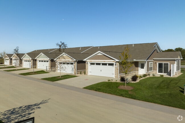 Building Photo - Redwood Volo